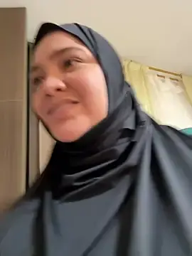 Stripchat Sex Cam of sweetmuslim01