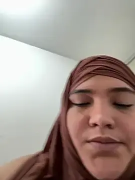 Stripchat Nude Webcam of sweetmuslim01