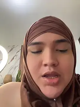 Stripchat Free Porn Cam of sweetmuslim01