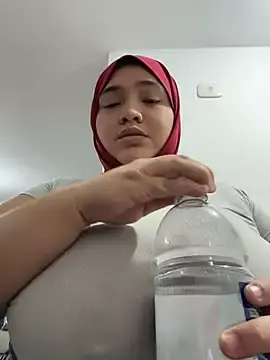 Stripchat Free Porn Cam of sweetmuslim01