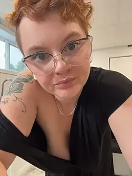 Stripchat Sex Cam of CurvesNChaos