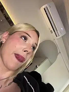 Stripchat Free Porn Cam of devlin_nurmi