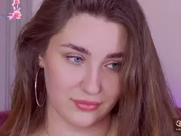 Stripchat Free Porn Cam of KiraBarlows