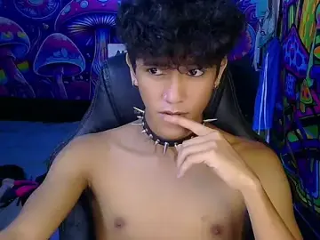 Stripchat Sex Cam of hugekenbigcock