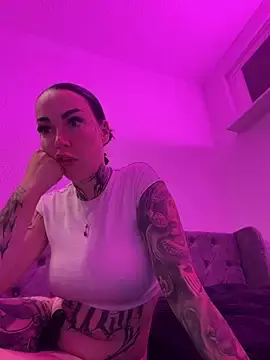 Stripchat Free Live Porn of PralinaLive