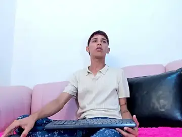 Stripchat Free Porn Cam of Joseph18_