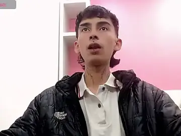 Stripchat Sex Cam of ttimy_x_boy