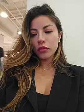 Stripchat Live Sex Cam of Karen_San_Miguel