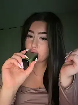 Stripchat Live Porn of EmiliaLaurentt