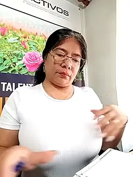 Stripchat Live Porn of __valentina18