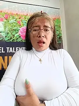 Stripchat Watch Live Sex Cams of __valentina18