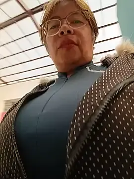 Stripchat Watch Live Sex Cams of __valentina18
