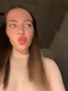 Stripchat Watch Live Sex Cams of -SweetDi-