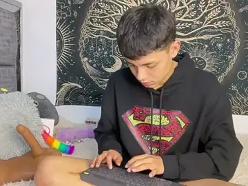 Stripchat Watch Live Sex Cams of Andy_Belier23