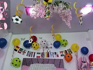 Stripchat Live Porn of NahomyEvans