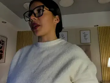 Stripchat Sex Cam of KamyGlam