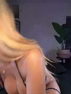Stripchat Adult Webcam of Lena_Blom