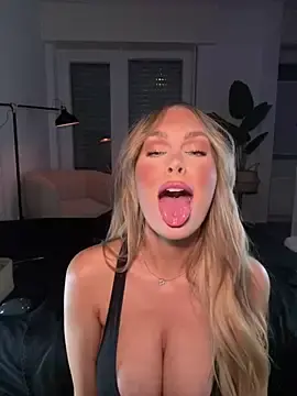 Stripchat Live Sex Cam of Lena_Blom