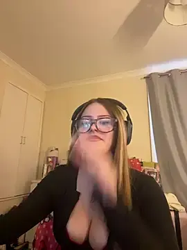 Stripchat Live Sex Cam of cherryrosealiee