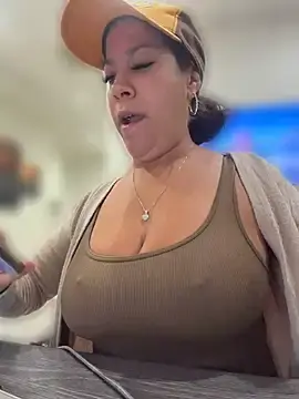Stripchat Free Porn Cam of Bigbuttbrooklynn