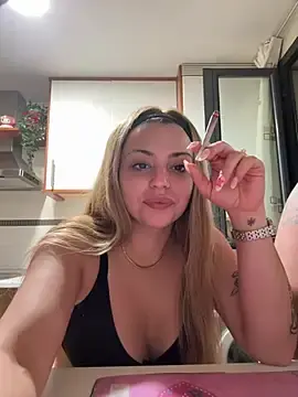 Stripchat Live Sex Cam of Noeliagglow