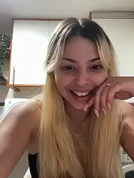 Stripchat Nude Webcam of Noeliagglow