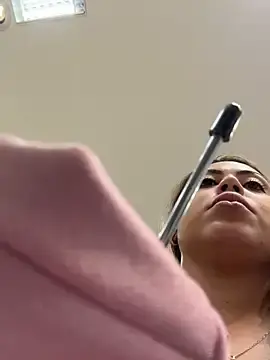 Stripchat Watch Live Sex Cams of LariiHotWife