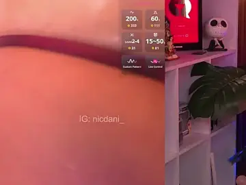 Stripchat Nude Webcam of nicdani_1