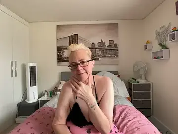 Stripchat Best live sex cam show of Curvy-Jinx