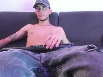 Stripchat Sex Chat of Henrikk_senn