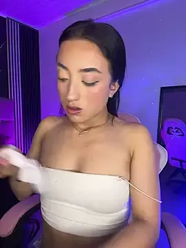 Stripchat Watch Live Sex Cams of Ady_18