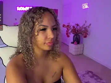 Stripchat Free Porn Cam of RomyIndyXXX