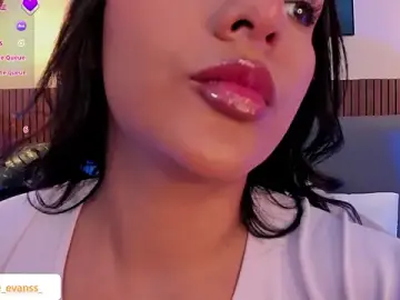 Stripchat Adult Video Chat of NicolleeEvanss