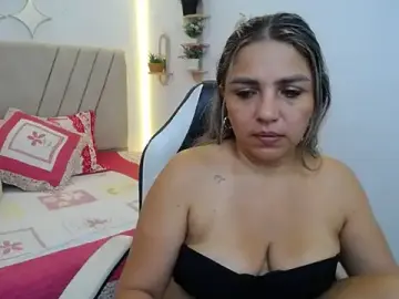 Stripchat Free Live Porn of cum_bigass