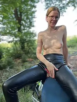 Stripchat Nude Webcam of Bikergirl_97