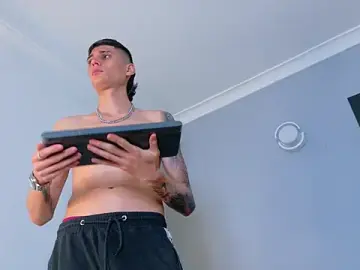 Stripchat Live Sex Cam of BryanGrey__