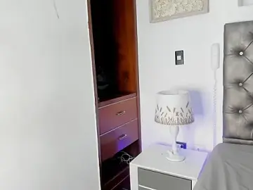 Stripchat Sex Cam of Kevin_Brownn