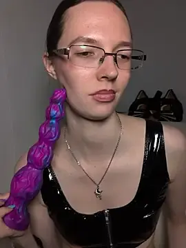 Stripchat Sex Cam of MrsCrazy18