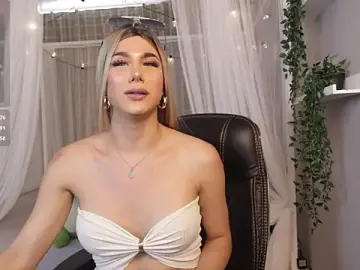 Stripchat Sex Cam of Martinaa_Rose