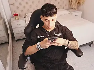 Stripchat Adult Webcam of JhoanLeandro