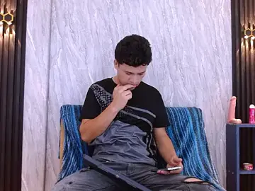 Stripchat Live Sex Cam of Ethan_Brooks_