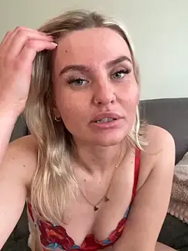 Stripchat Sex Cam of kinkykitty21