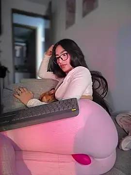 Stripchat Live Sex Cam of DulceLenns