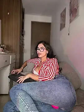 Stripchat Sex Cam of DulceLenns