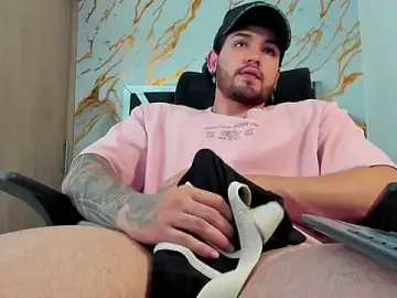Stripchat Free Porn Cam of ElianKeiser
