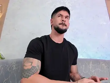 Stripchat Live Sex Cam of Petesevans