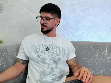 Stripchat Adult Webcam of Petesevans
