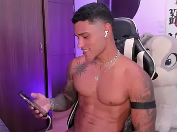 Stripchat Free Porn Cam of Alessandro_Vanni