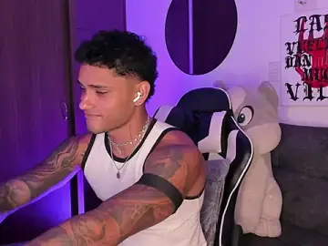 Stripchat Free Porn Cam of Alessandro_Vanni
