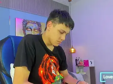 Stripchat Live Sex Cam of Ethanx18_